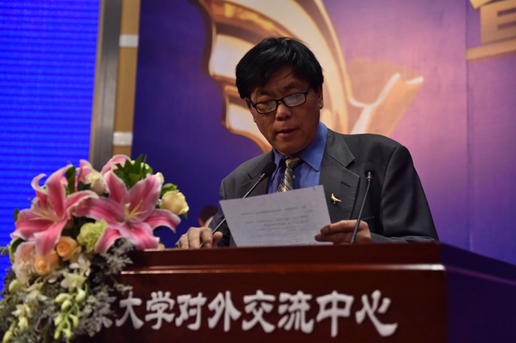 中国信鸽协会秘书长邢小泉揭晓获奖名单
